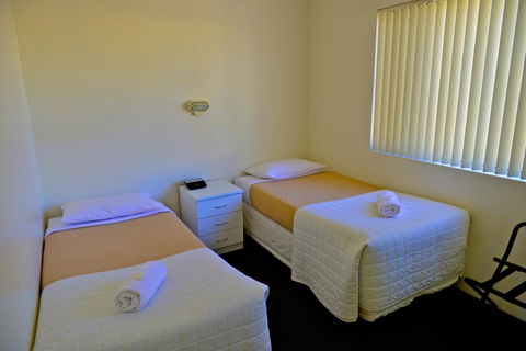 Beach House Holiday Apartments - Sydney Tourism 9