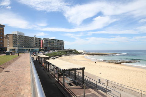 Arena Luxury Beachfront Apartment - Sydney Tourism 32