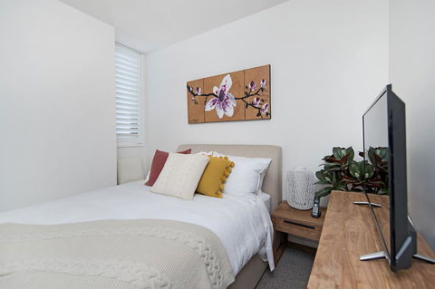 Arena Luxury Beachfront Apartment - Sydney Tourism 24