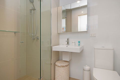 Arena Luxury Beachfront Apartment - Sydney Tourism 42