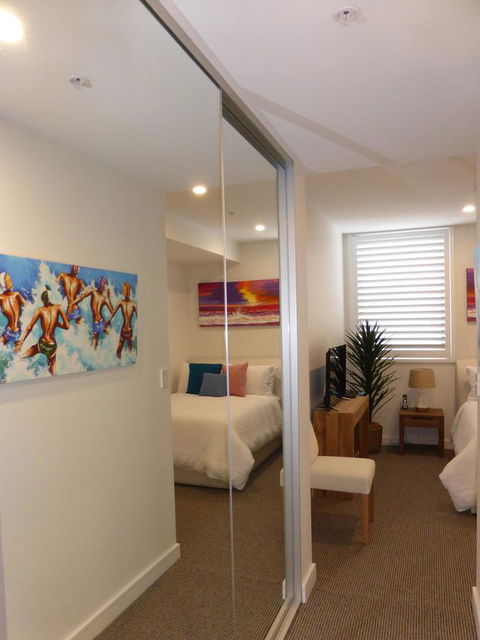 Arena Luxury Beachfront Apartment - Sydney Tourism 28