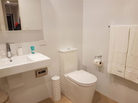 Arena Luxury Beachfront Apartment - Sydney Tourism 30