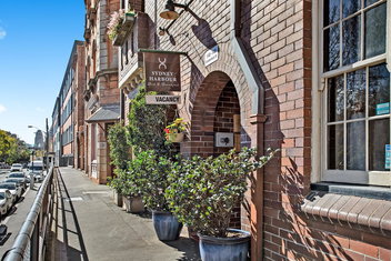 Sydney Harbour Bed And Breakfast with Sydney Tourism