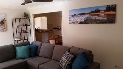 Twin Palms Holiday House At Lighthouse - Sydney Tourism 9