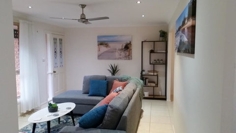 Twin Palms Holiday House At Lighthouse - Sydney Tourism 5