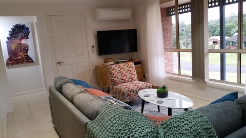 Twin Palms Holiday House At Lighthouse - Sydney Tourism 3
