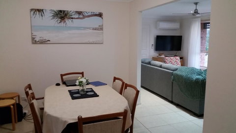 Twin Palms Holiday House At Lighthouse - Sydney Tourism 2