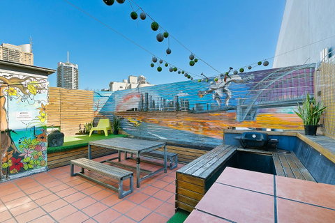 Mad Monkey Downtown - Sydney Tourism 6