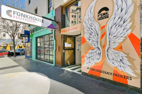 Mad Monkey Downtown - Sydney Tourism 0