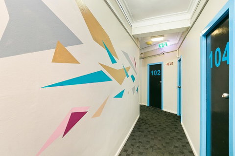 Mad Monkey Downtown - Sydney Tourism 5