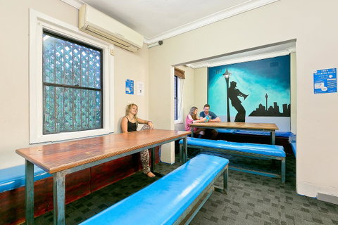 Mad Monkey Downtown - Sydney Tourism 7
