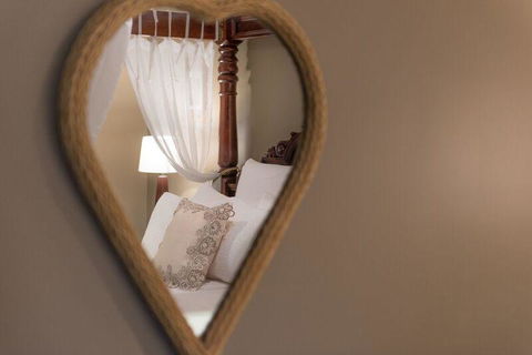 Mountainside B & B - Sydney Tourism 23