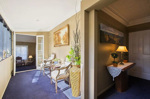 Mountainside B & B - Sydney Tourism 15