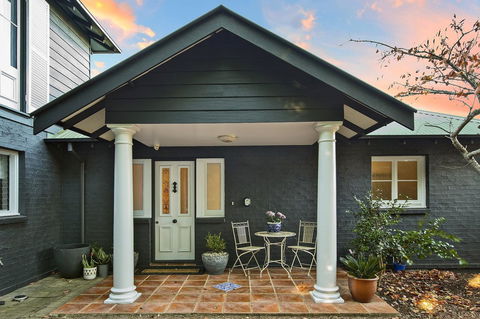 Mountainside B & B - Sydney Tourism 20