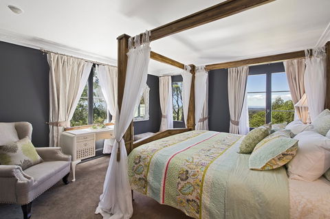 Mountainside B & B - Sydney Tourism 13