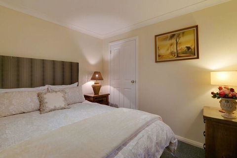 Mountainside B & B - Sydney Tourism 24