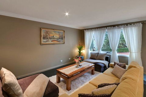 Mountainside B & B - Sydney Tourism 26