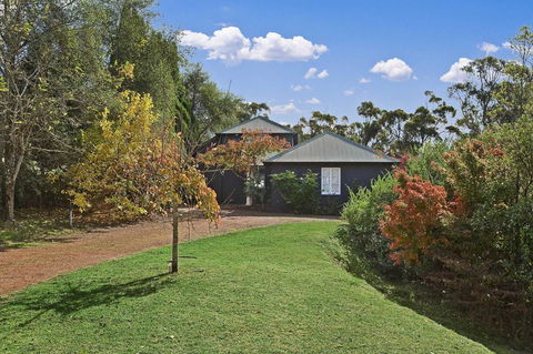 Mountainside B & B - Sydney Tourism 22