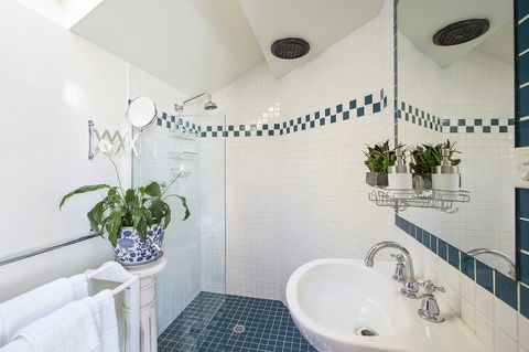 Mountainside B & B - Sydney Tourism 19