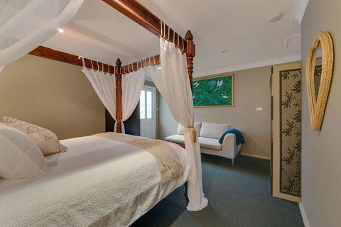 Mountainside B & B - Sydney Tourism 29