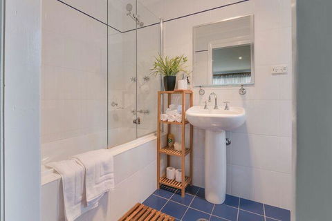Mountainside B & B - Sydney Tourism 5