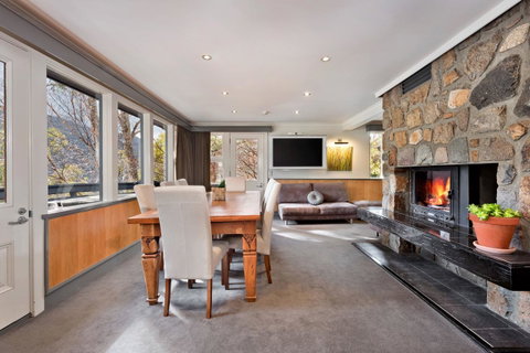 Pure Chalet Thredbo - Sydney Tourism 14