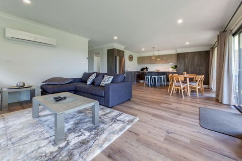 Horizons Retreat & Golf, Villa 133 - Sydney Tourism 3