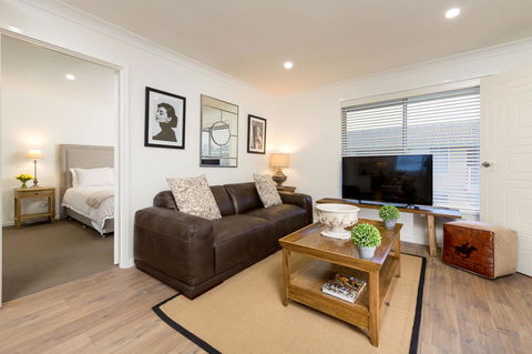 Sleeping In Style - Central & Sophisticated - Sydney Tourism 0
