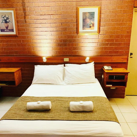 Pine Tree Motel - Sydney Tourism 18