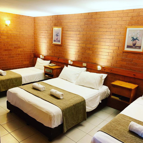 Pine Tree Motel - Sydney Tourism 19