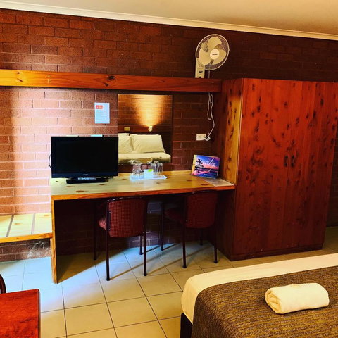 Pine Tree Motel - Sydney Tourism 30