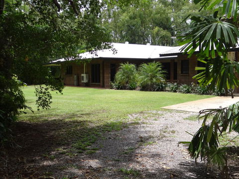 DARWIN'S SHADY ACRES RETREAT - Sydney Tourism 1