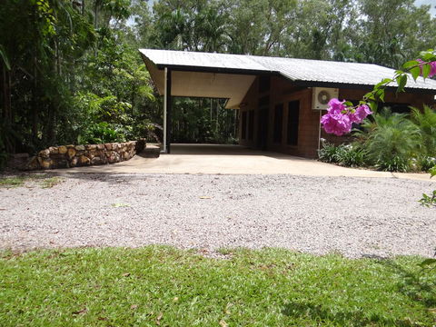 DARWIN'S SHADY ACRES RETREAT - Sydney Tourism 2