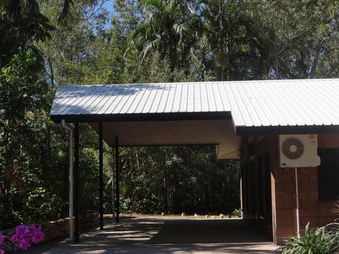 DARWIN'S SHADY ACRES RETREAT - Sydney Tourism 3