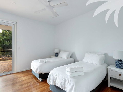 Bombora @ Bluey's Beach - Sydney Tourism 3
