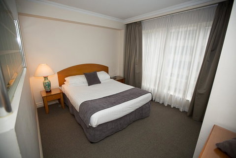 Bond 512 - Sydney Tourism 0