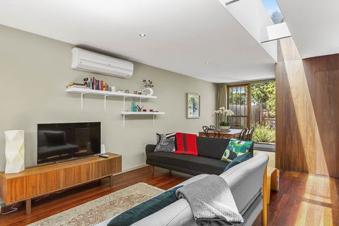 BOUTIQUE STAYS - Curran Terrace - Sydney Tourism 1