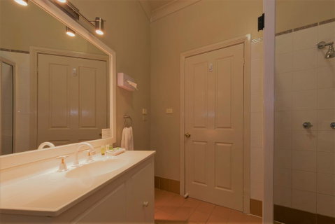 Bowen Inn Motel - Sydney Tourism 1
