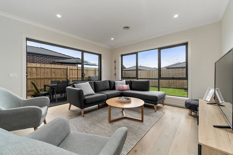 Brand New And Beautiful - Rosebud Holiday Home - Sydney Tourism 3