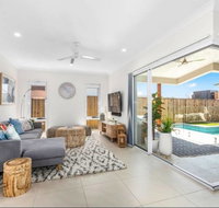 Brand New PRIZE HOME 50m path to beach