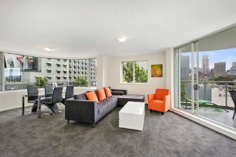 Bridge And Sails - Views Of The Bridge And Opera House From This Executive 2BR Apartment In Darlinghurst - Sydney Tourism 2