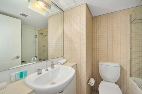Bridge And Sails - Views Of The Bridge And Opera House From This Executive 2BR Apartment In Darlinghurst - Sydney Tourism 1