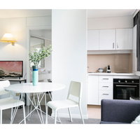 Bright modern studio steps from the action - Sydney Tourism