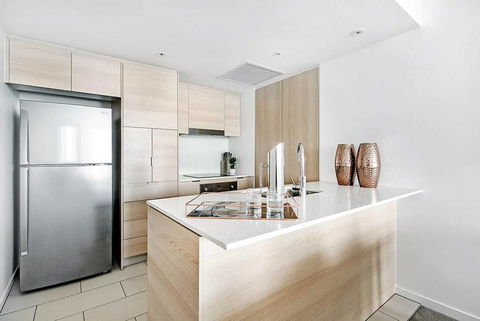 Broadbeach 2 Bedroom FREE WIFI, Netflix & Parking - Sydney Tourism 3