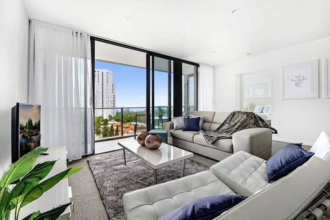 Broadbeach 2 Bedroom FREE WIFI, Netflix & Parking - Sydney Tourism 1