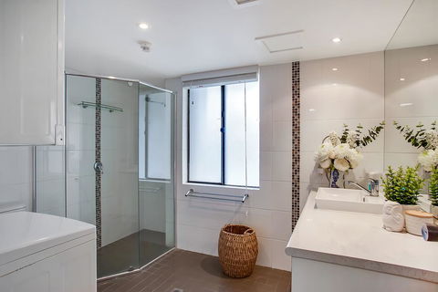 Broadbeach Pacific Resort - Sydney Tourism 1