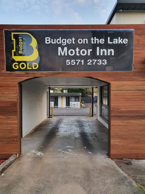 Budget On The Lake - Sydney Tourism 1