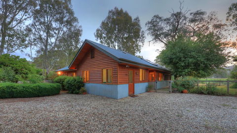Buffalo River Homestead - Sydney Tourism 1