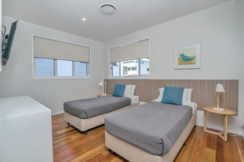 Bujerum Apartments On Burleigh - Sydney Tourism 3