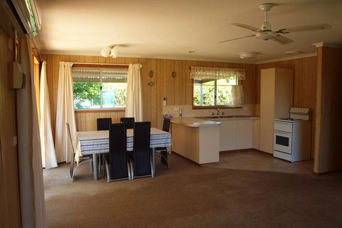 Bundalong Hideaway - Sydney Tourism 1